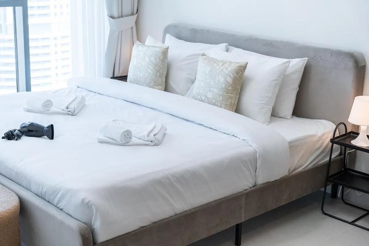 Posh 2-Bedroom Flat In The Heart Of Downtown, Dubai! 0*, Dubai United Arab Emirates