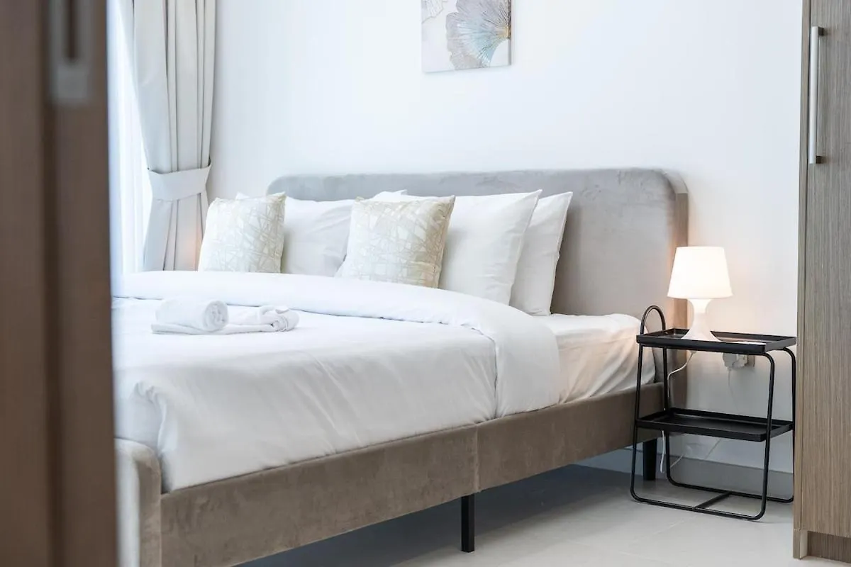Posh 2-Bedroom Flat In The Heart Of Downtown, Dubai! 0*, Dubai
