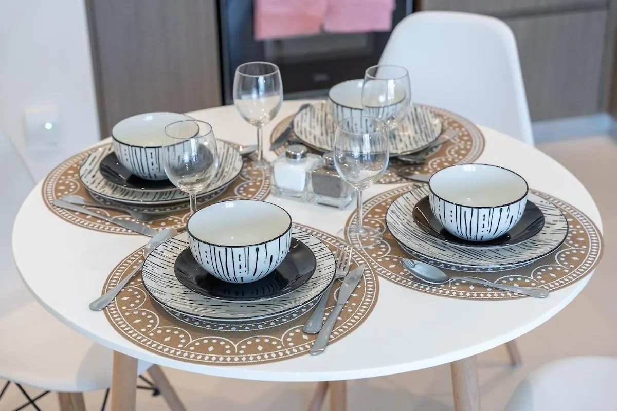 Posh 2-Bedroom Flat In The Heart Of Downtown, Dubai! United Arab Emirates